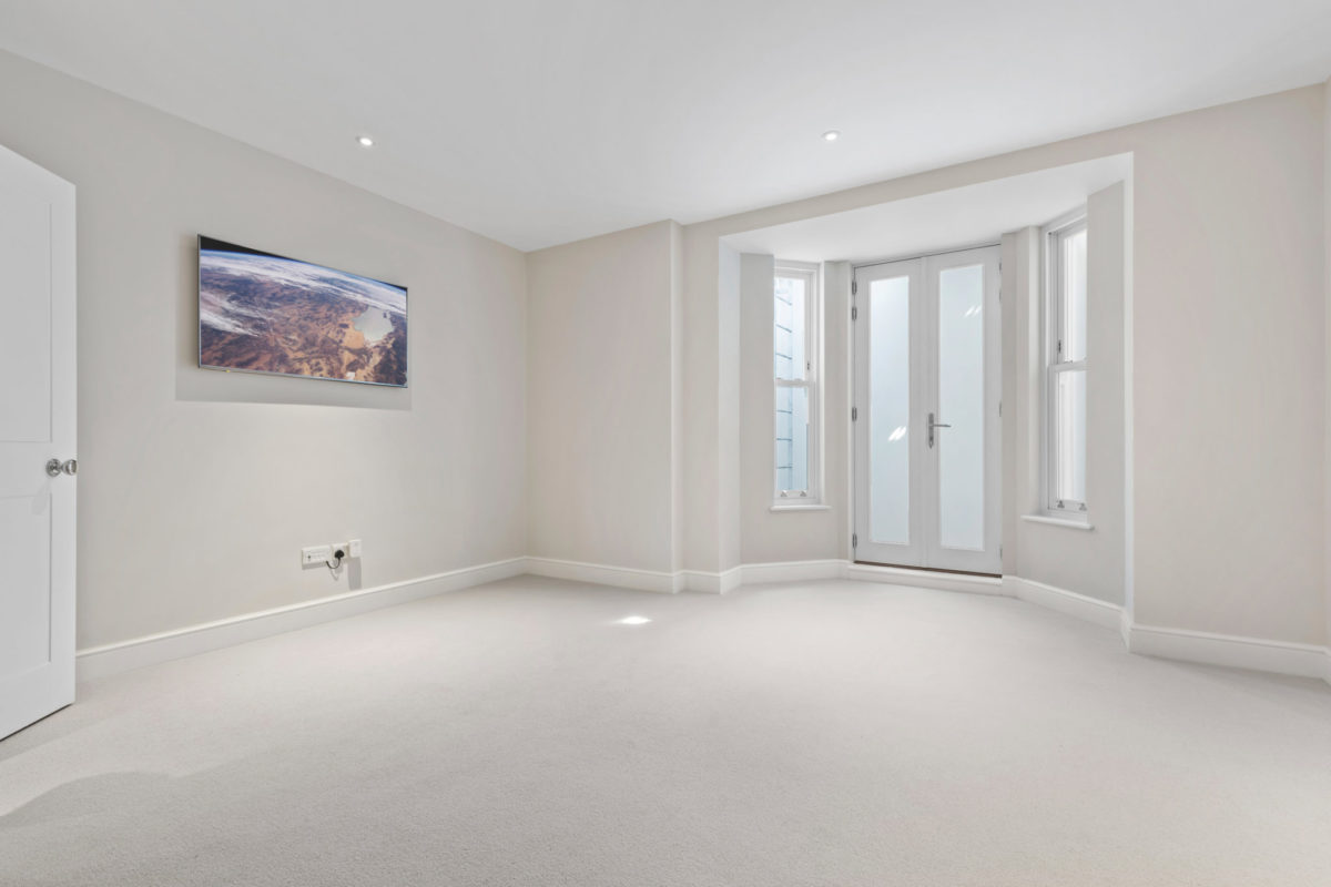 3 Bedroom Apartment To Let in London